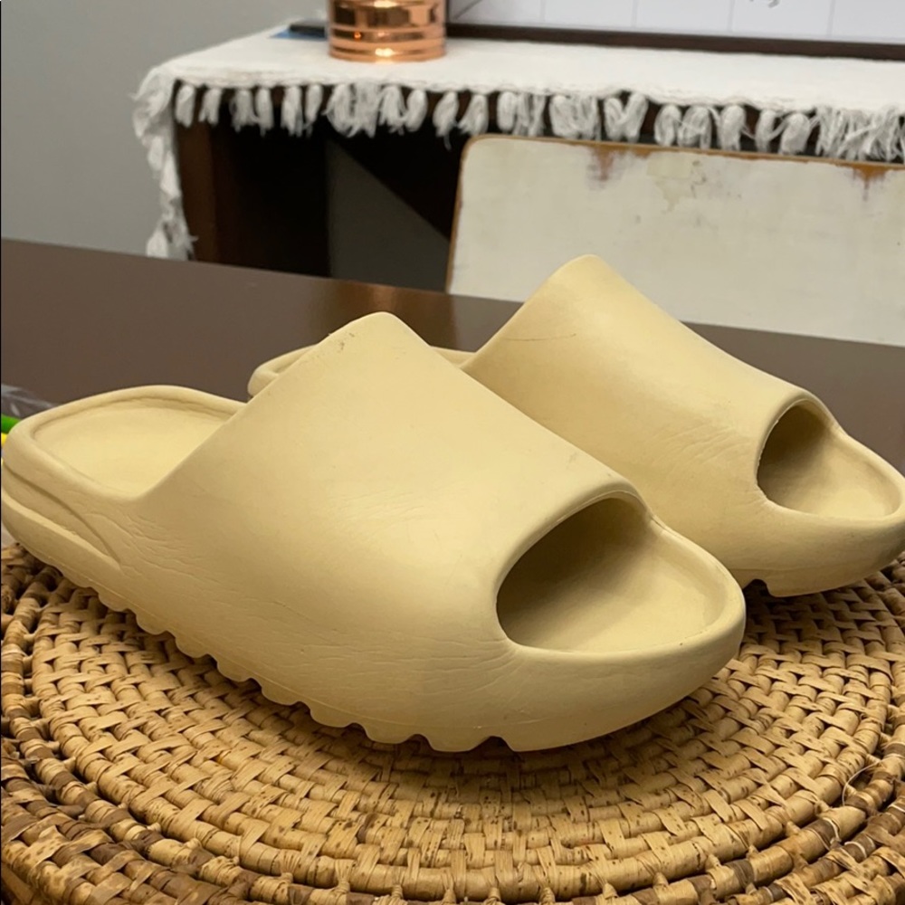 Yeezy slide size 9